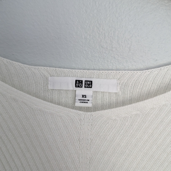 UNIQLO Lightweight Knit Half Sleeve Blouse Size XS in White - Picture 3 of 3